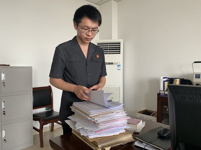 城關法庭書記員 陳曉航.JPG